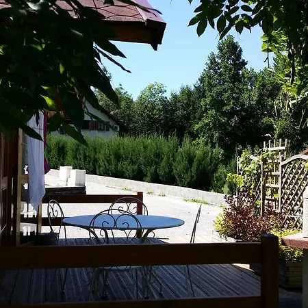 Les Chalets De Pertuis