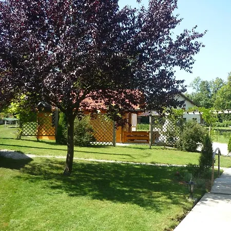 Les Chalets De Pertuis Holiday park